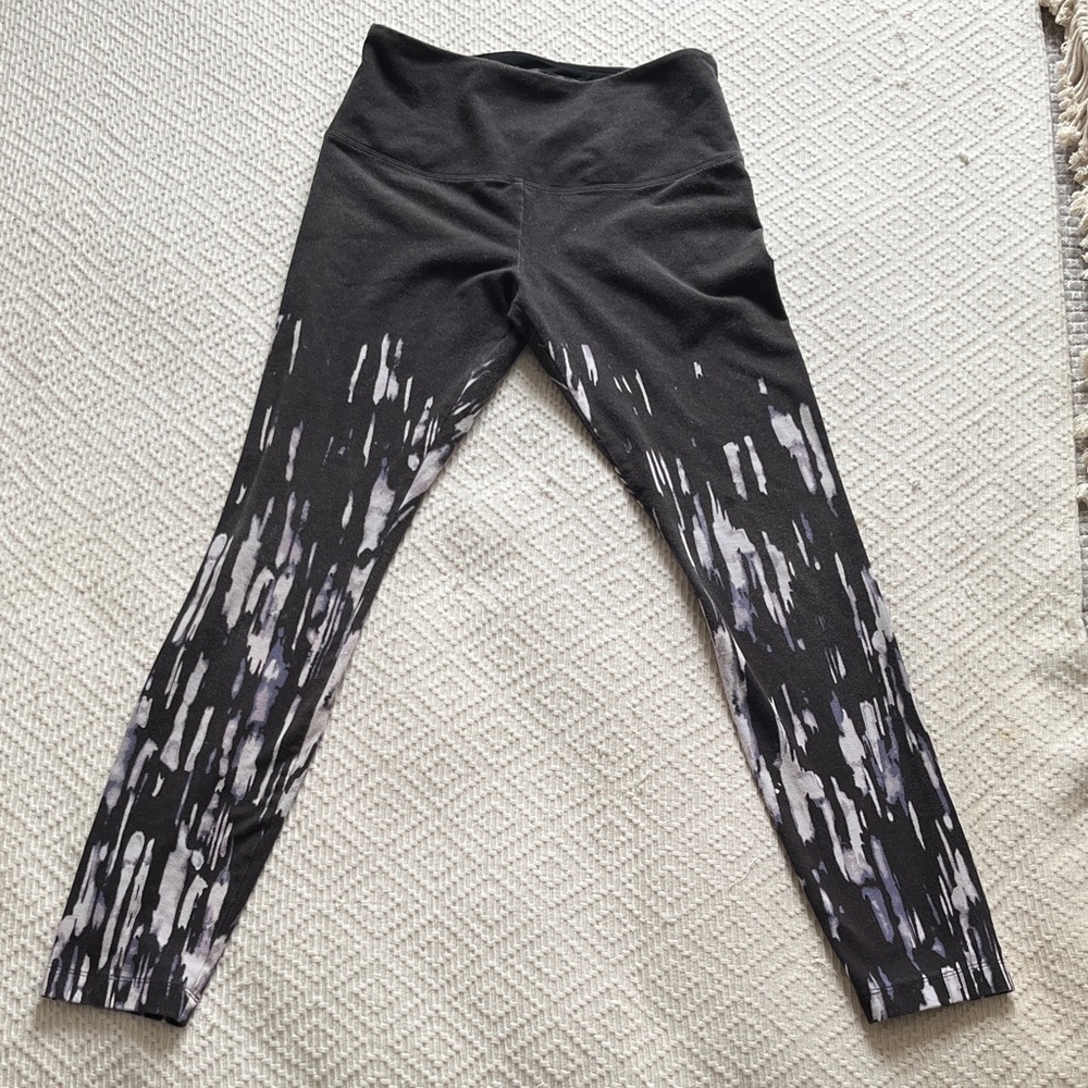 Lysse Charcoal Leggings with Gray/Purple Brushstroke Print, Size Medium